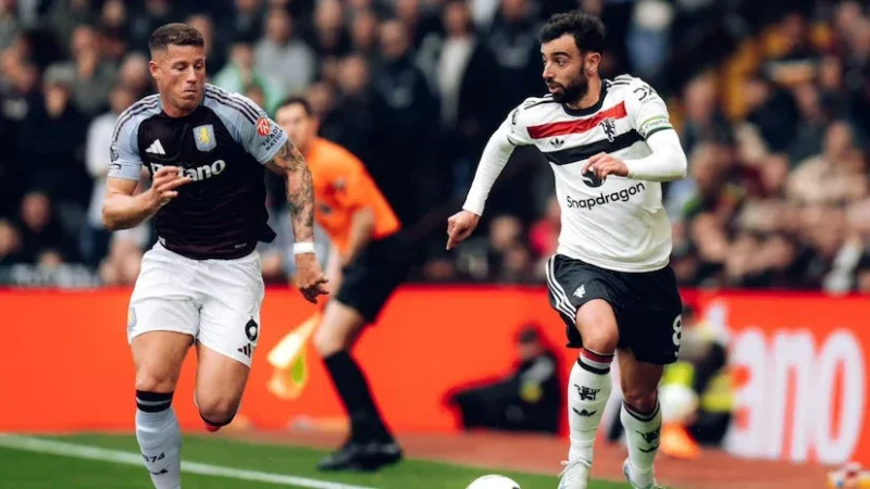 Aston Villa đấu với Man Utd 01
