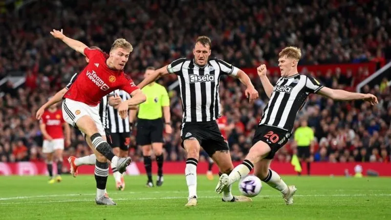 Man Utd đấu với Newcastle 01