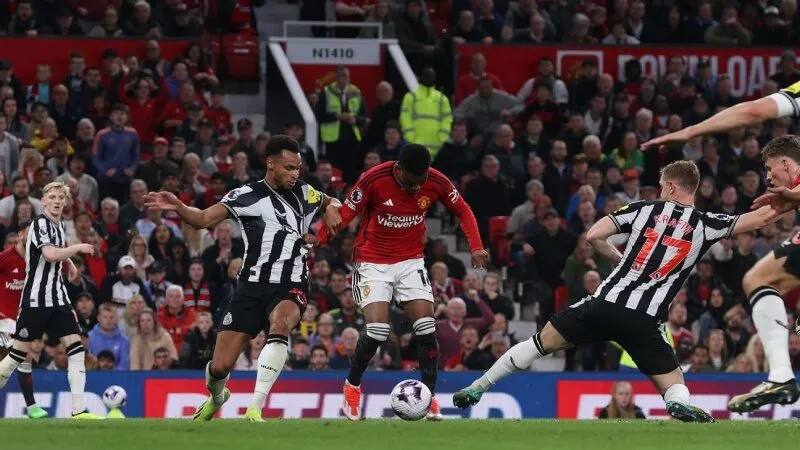 Man Utd đấu với Newcastle 02
