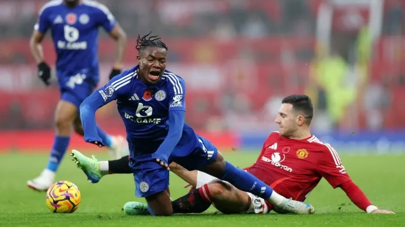 Man Utd đấu với Leicester 01
