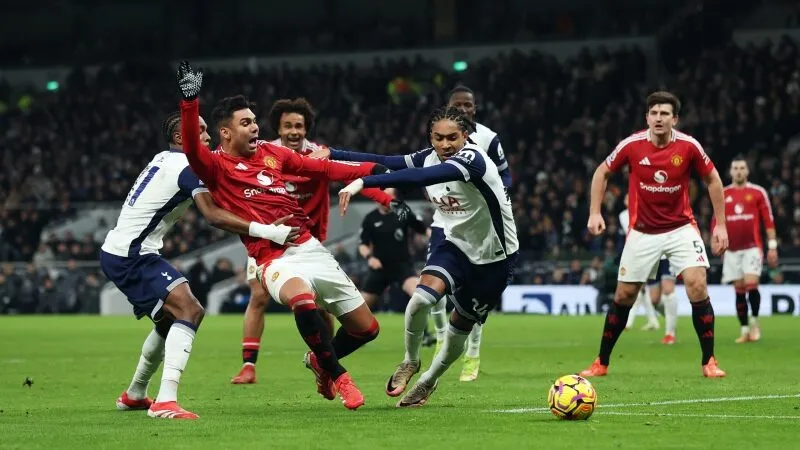 Tottenham đấu với Man Utd 02